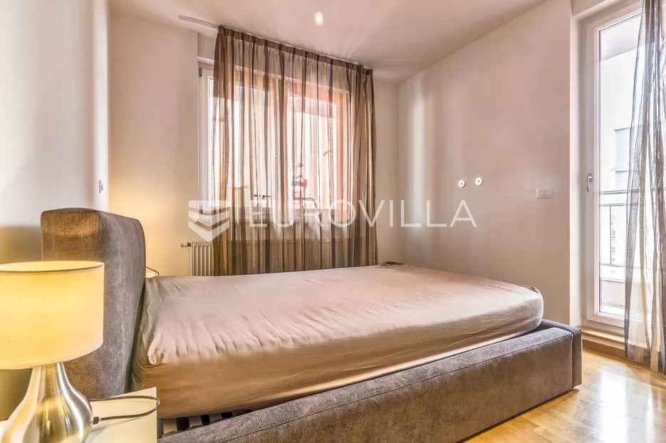 slovenska ulica, trosoban stan s terasom i garažom 106 m² - slika 12