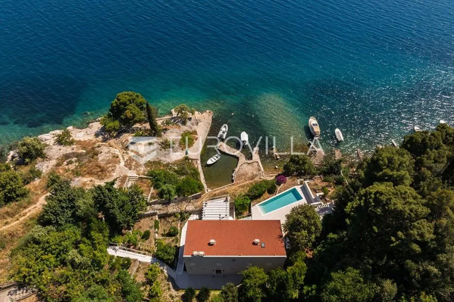trogir, dalmatinska vila s bazenom u prvom redu do mora - slika 4