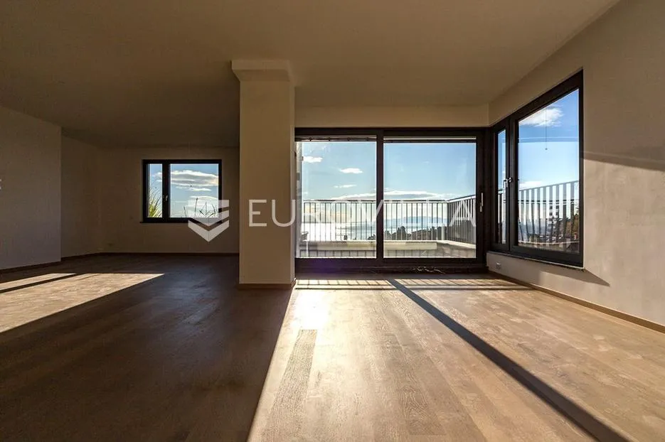 Opatija, Centar, Predivan četvrosobnan stan 139,35 m²