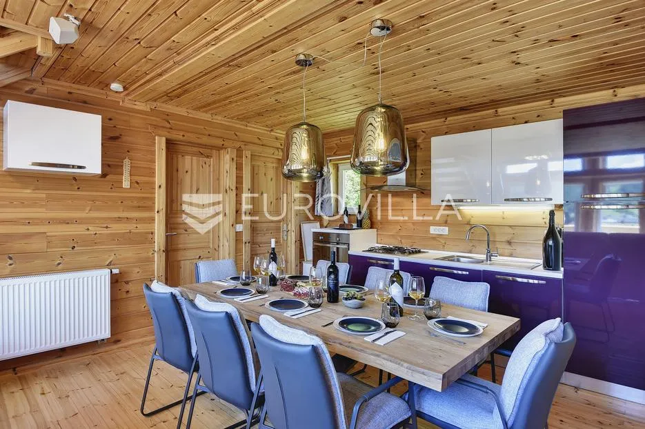 mrkopalj, prekrasna drvena kuća 150 m2 u srcu gorskog kotara - slika 12