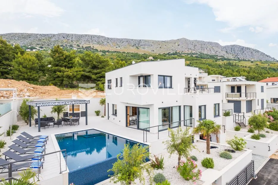 Split-Podstrana, luksuzna vila s bazen, garažom i panoramskim pogledom na more - Podstrana - Miljevac, Podstrana
