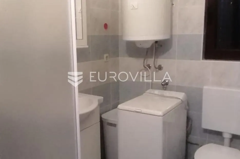ugljan, muline, dvojna kuća s dva odvojena stana - slika 13