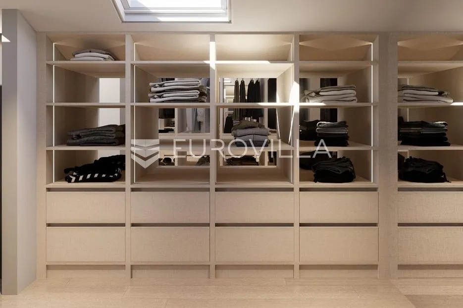 istra, rovinj, ekskluzivan penthouse s tri spavaće sobe s pogledom na more i garažom nkp 144m2 - slika 10