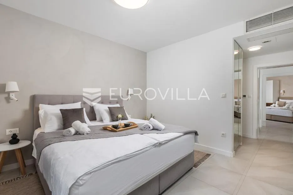 otok krk, malinska, luksuzna vila s dva apartmana u prvom redu do mora - slika 12
