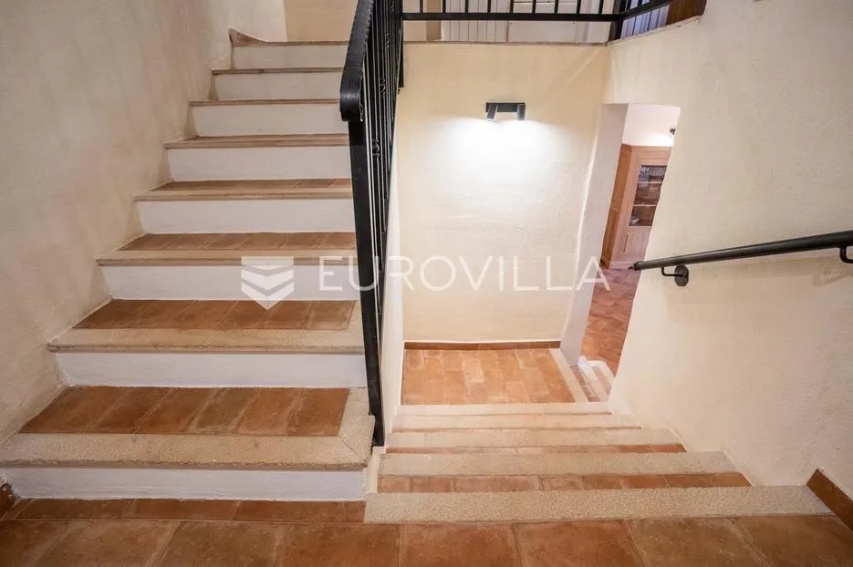 istra, sveti lovreč, kamena vila 200 m² s bazenom, velikim vrtom i pogledom na more - slika 12