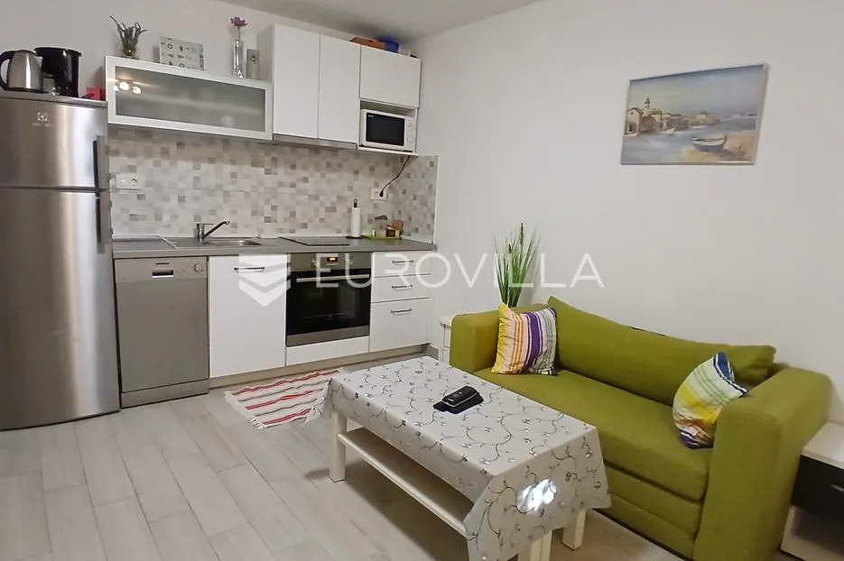 split, bol, dva namještena studio apartmana u centru grada - slika 4