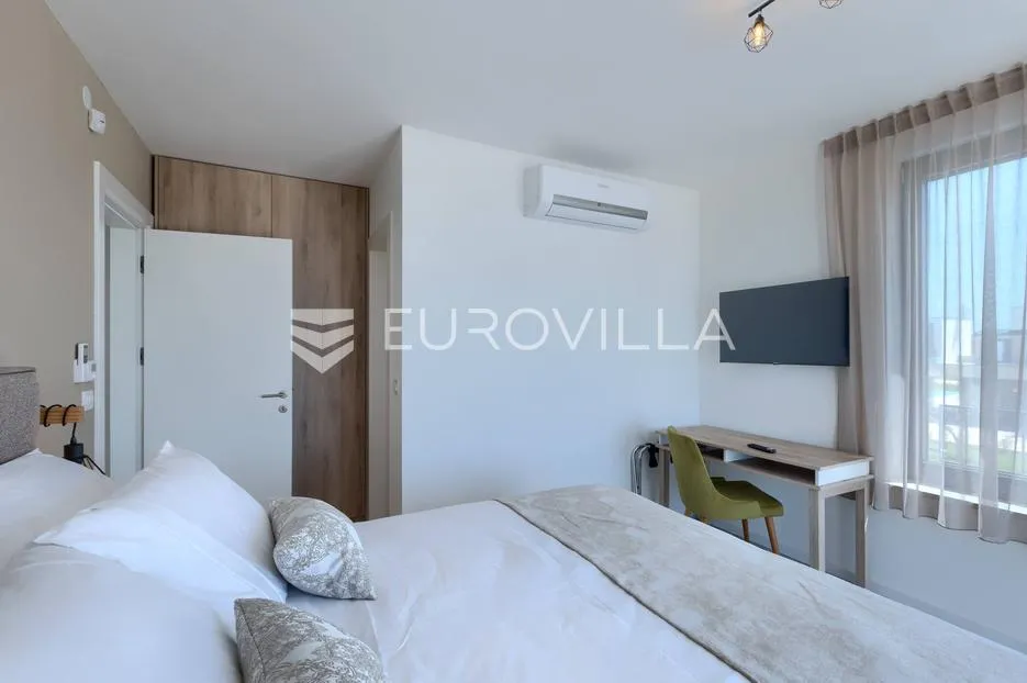 istra, brtonigla, moderna vila s bazenom i jacuzzijem - slika 45