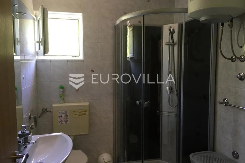 starigrad, tribanj, prostrana kuća s pogledom na more i šest apartmana - slika 45