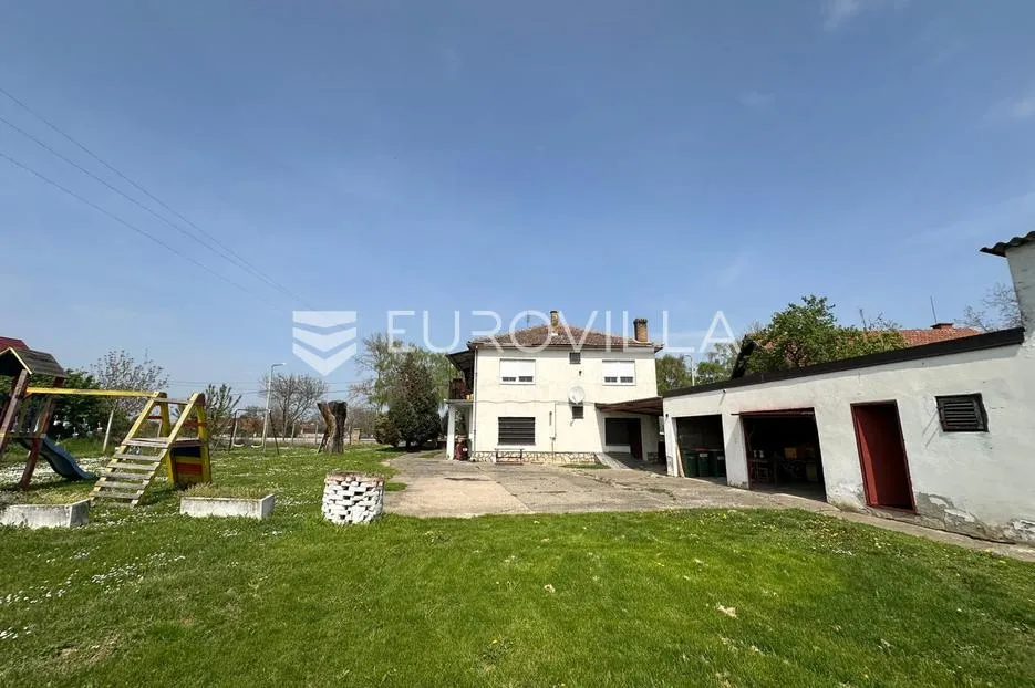Vukovar, Sotin, kuća s poslovnim prostorom i velikom parcelom 3.675 m² - Sotin, Vukovar