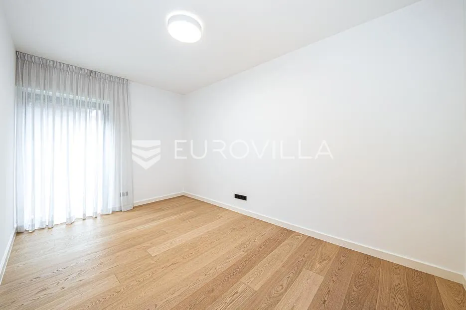 zagreb, donji grad, centar, luksuzan peterosoban stan s loggiom, terasom i vrtom 150 m² - slika 14
