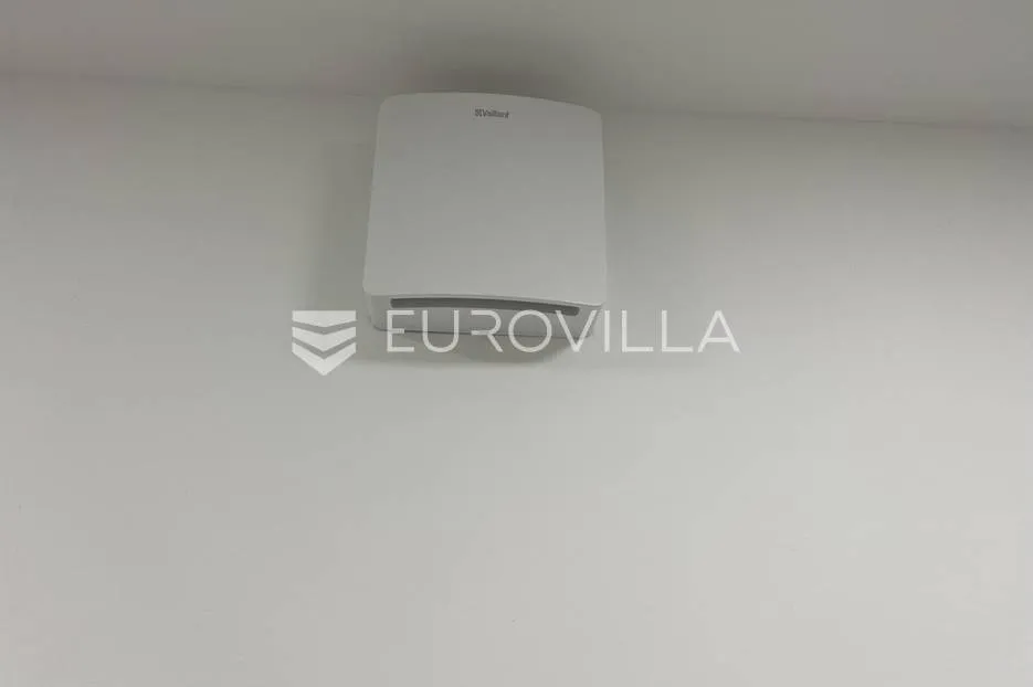 pula, centar, adaptiran i uređen poslovni prostor u strogom centru, 18 m² - slika 5