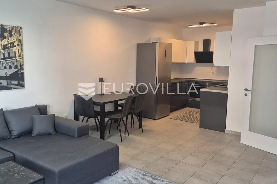 Zagreb, Špansko, prekrasan dvosoban stan 70 m² sa garažnim parkirnim mjestom