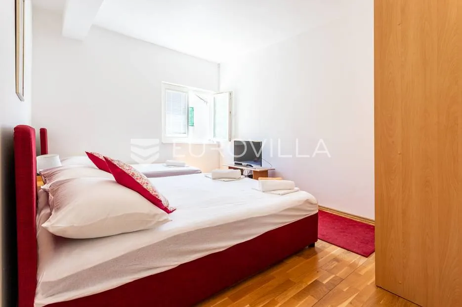 drvenik, makarska rivijera, više apartmanska kuća prvi red do mora - slika 18