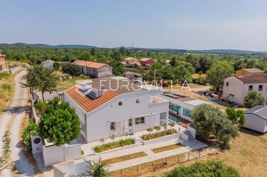 istra, poreč, unikatna dizajnerska vila s dodatnim apartmanom, wellnessom i grijanim bazenom - slika 5