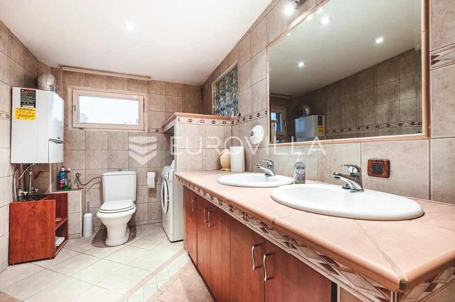 zagreb, srebrnjak, dva lijepo uređena stana, 164 m² - slika 8