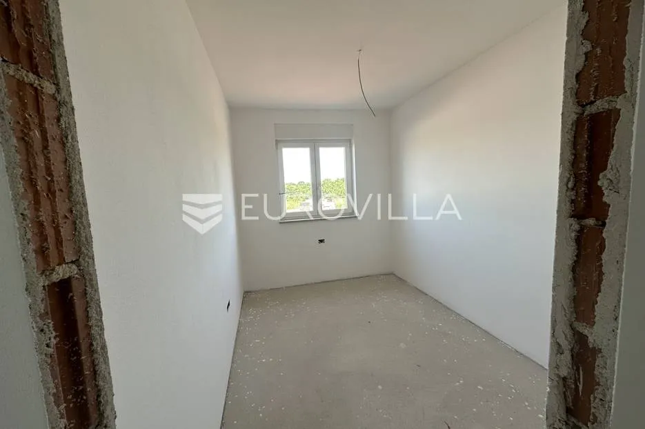 šišan, trosoban stan nkp 67 m2 i velikim vrtom od 204 m2 - slika 15