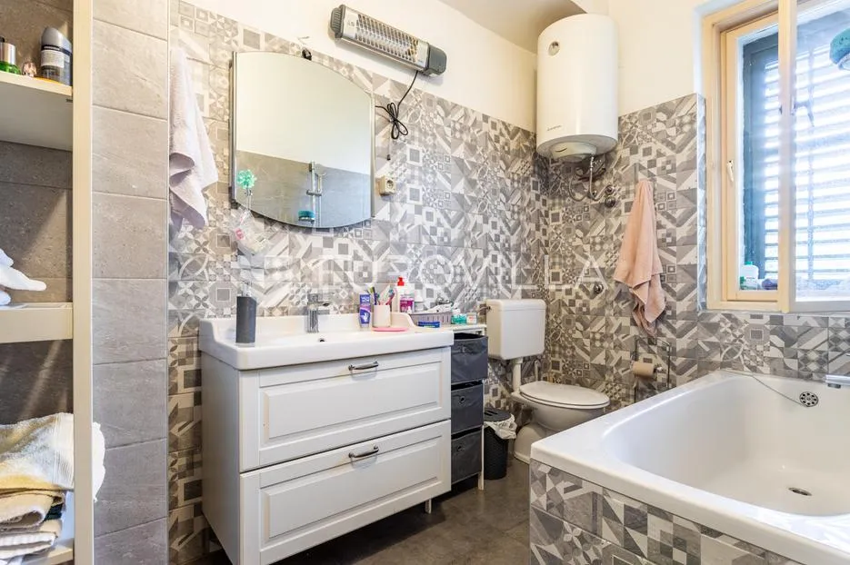 split, bačvice, trosoban stan na odličnoj lokaciji, 105m2 - slika 15
