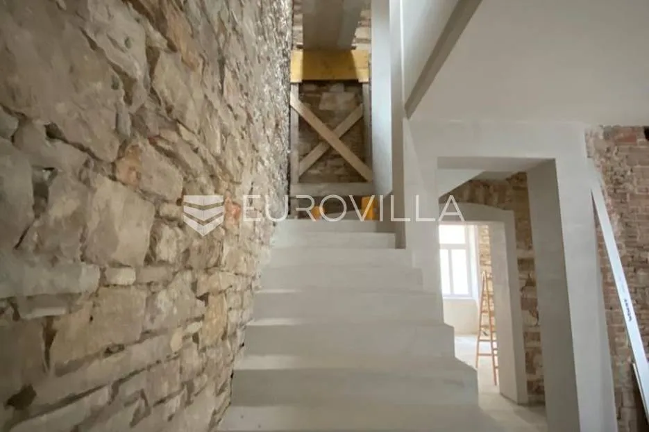 pula, veliki uredski prostor na dvije etaže 300 m2 - slika 8