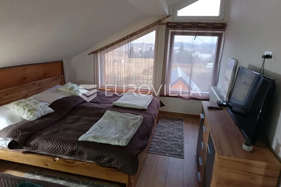 otočac, kuća 190 m², luksuzna, odmah useljiva, niskoenergetska - slika 9