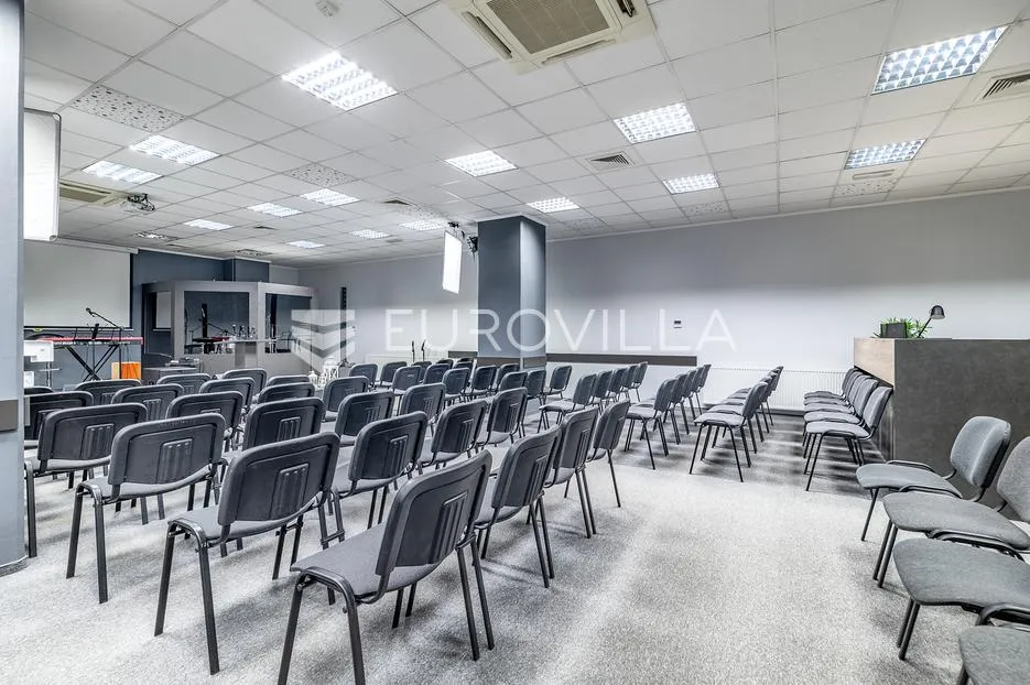 Zagreb, Zagrebačka cesta, višefunkcionalni poslovni prostor 387.08 m² na 2. katu