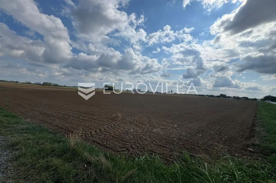 kuševac, atraktivno poljoprivredno zemljište uz cestu, 4 ha - slika 11