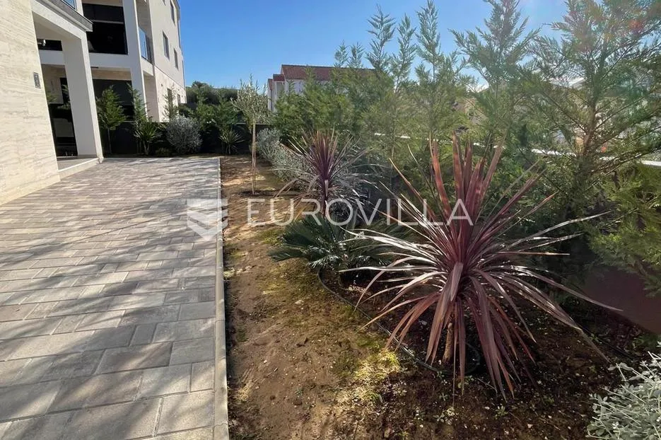 zadar, privlaka, dvosoban stan u prizemlju moderne zgrade s vrtom u blizini plaže - slika 12