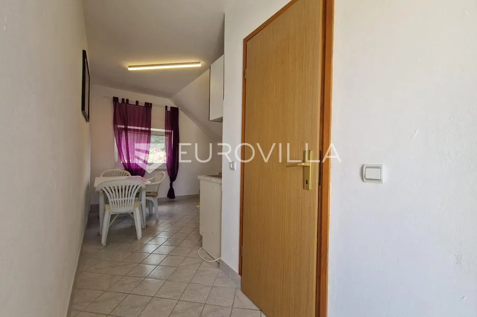 vir, samostojeća katnica s dva apartmana - slika 37
