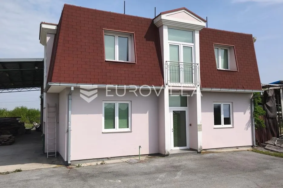 Našice, poslovni objekt za proizvodnu, skladišnu ili servisnu djelatnost na parceli od 8100 m²