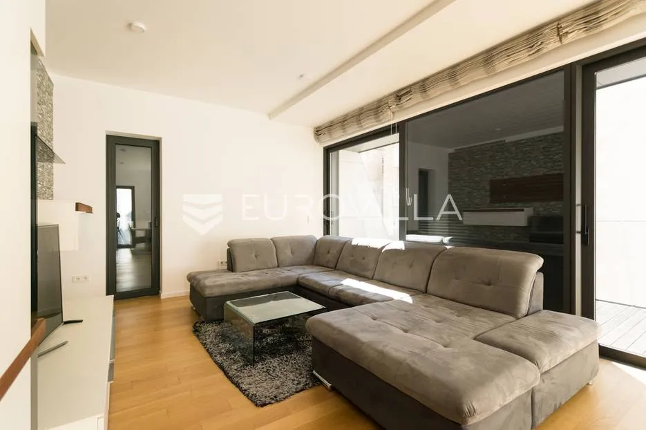 zagreb, ban centar luksuzan dvosoban stan 73 m² s garažom - slika 2