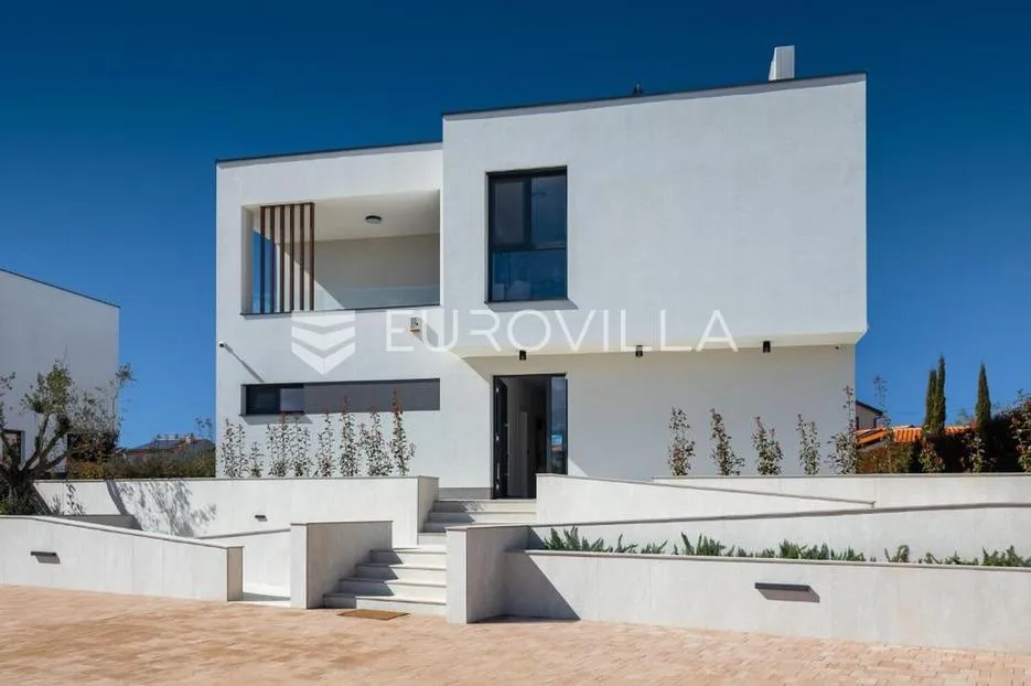 istra, poreč, ekskluzivna moderna vila s privatnim bazenom u blizini mora - slika 49