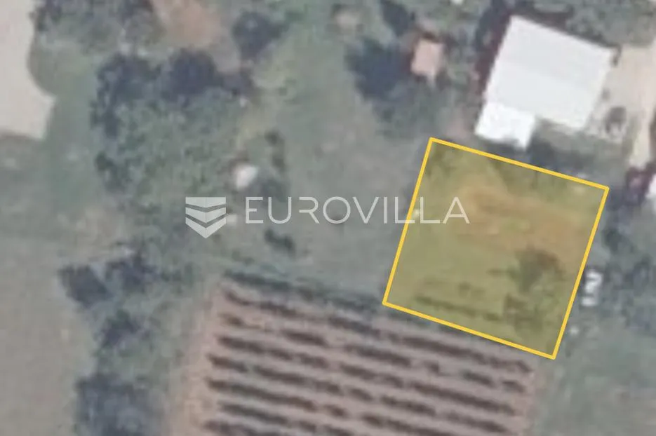 Istra, Šišan, građevinsko zemljište idealnih dimenzija - 500 m2