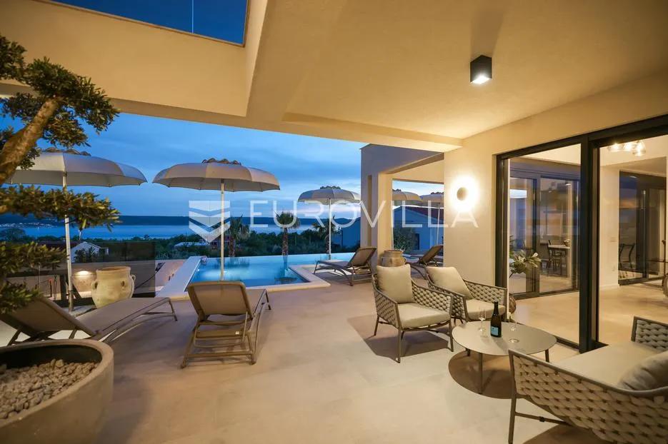 zadar, maslenica, luksuzna vila s bazenom i neometanim pogledom na more 254 m² - slika 51