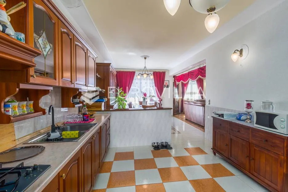 istra, rovinj, apartmanska kuća, 13 stanova, uhodani biznis, odlična prilika - slika 6