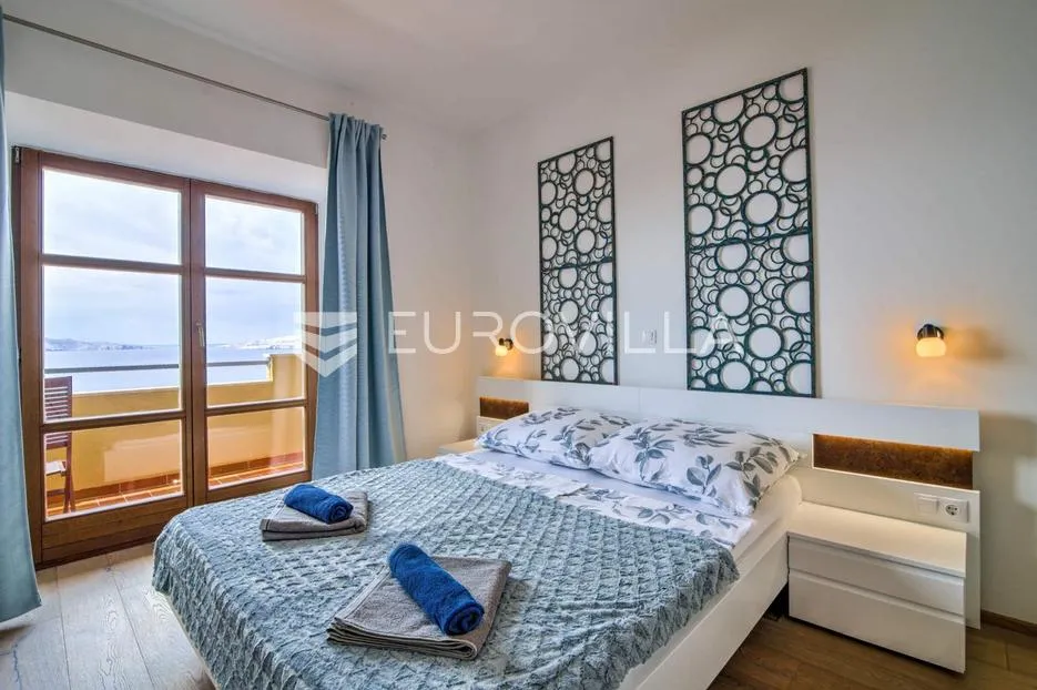 senj, kuća s četiri apartmana i bazenom, 346 m² - slika 19