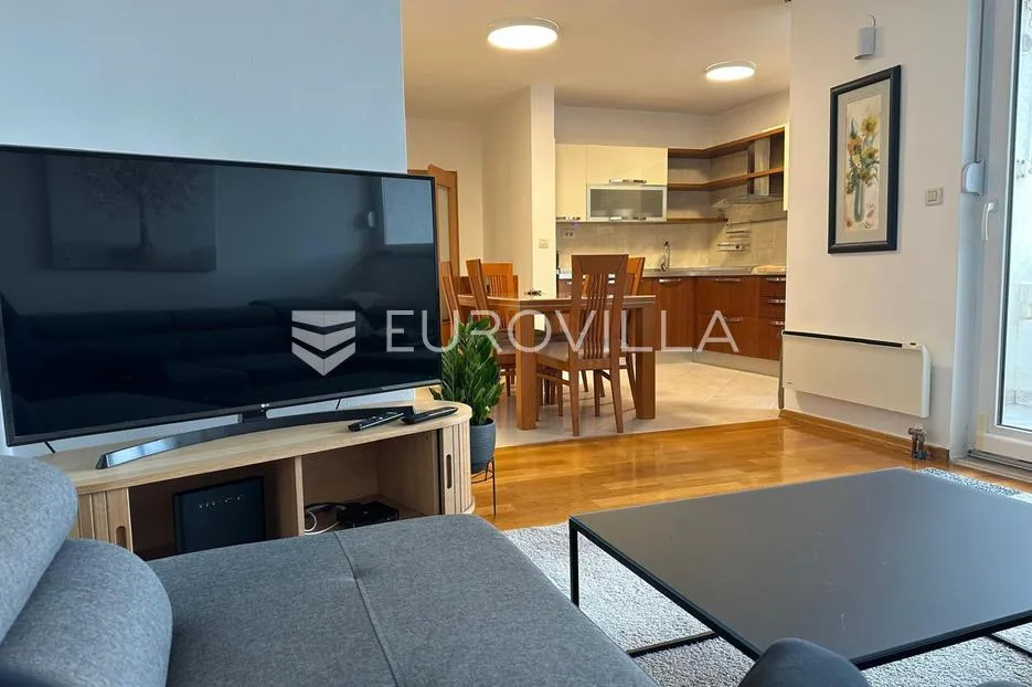 split, mertojak, trosoban namješten stan za dugoročan najam - slika 3
