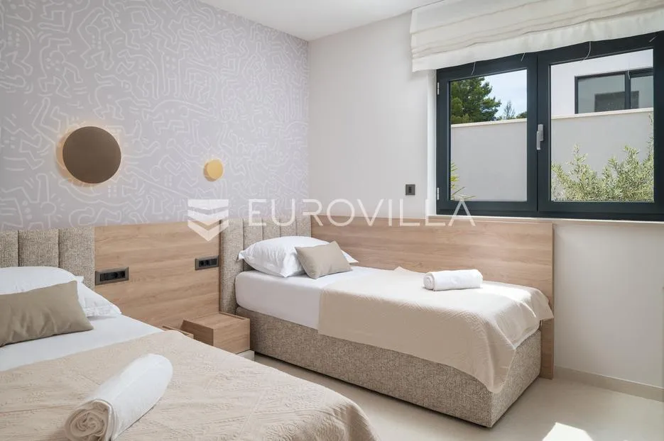 split, podstrana, urbana vila s bazenom, saunom, jacuzzijem i garažom - slika 15
