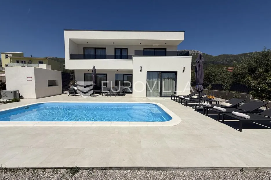 kaštel stari, moderna vila s bazenom i pogledom na more - slika 3