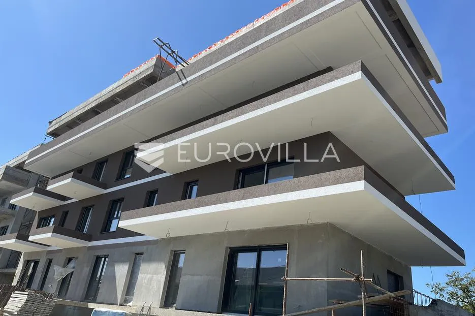 slavonski brod, strossmayerova luksuzan trosoban stan 92 m² treći kat - slika 8