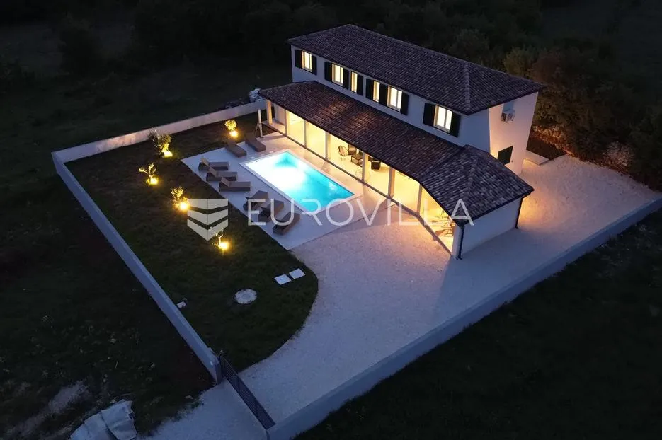 istra, svetvinčenat, moderna vila s bazenom i pogledom na prirodu - slika 29