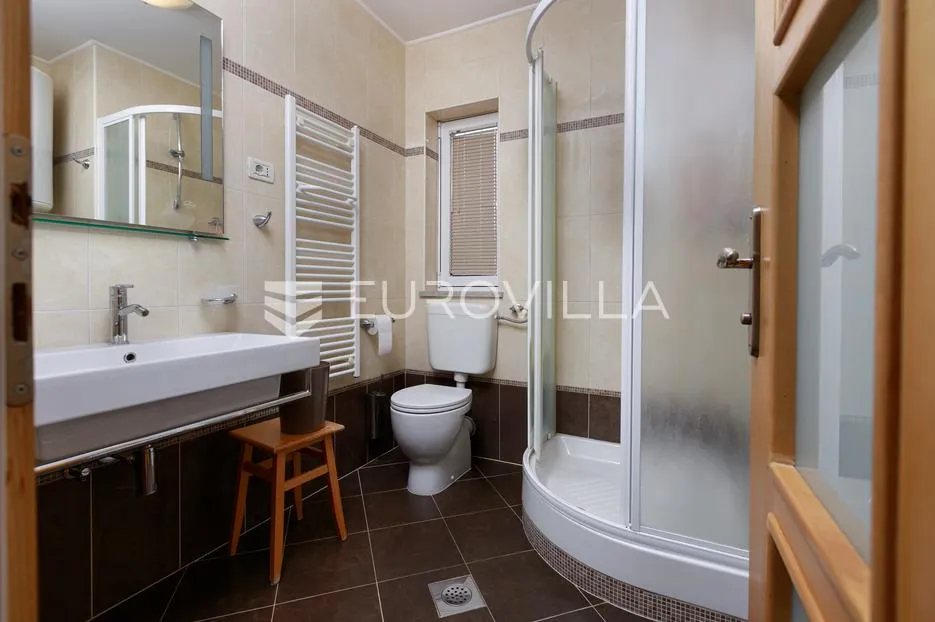 opatija, centar, dvoetažan stan 147 m², vrt, pogled na more - slika 18