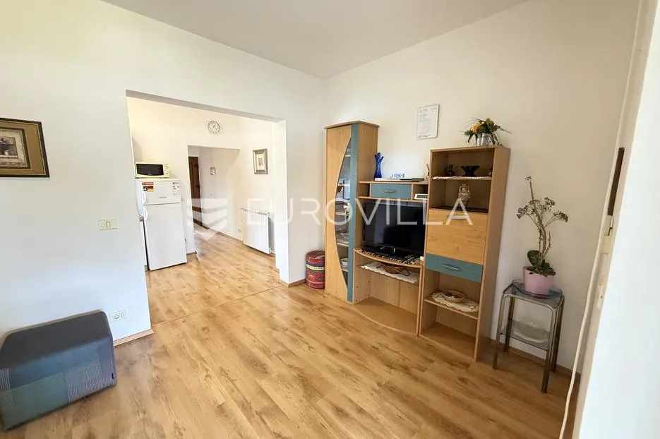 pula, veli vrh - prostrana kuća s pet stambenih jedinica, bazen 22 m2, garaža - mirna lokacija - slika 12