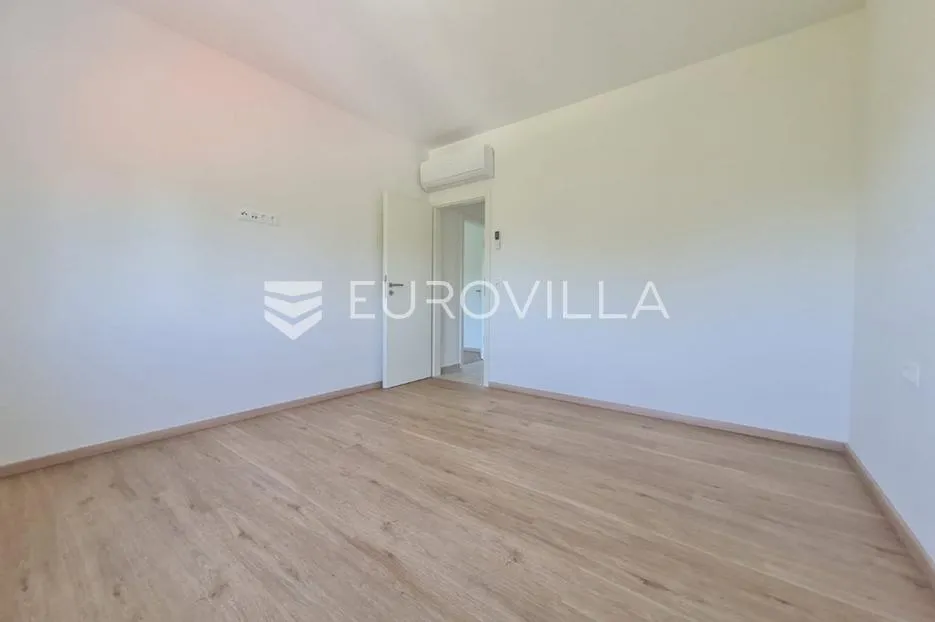 vir, komforan trosoban apartman u centru otoka s pogledom na more i krovnom terasom - slika 33
