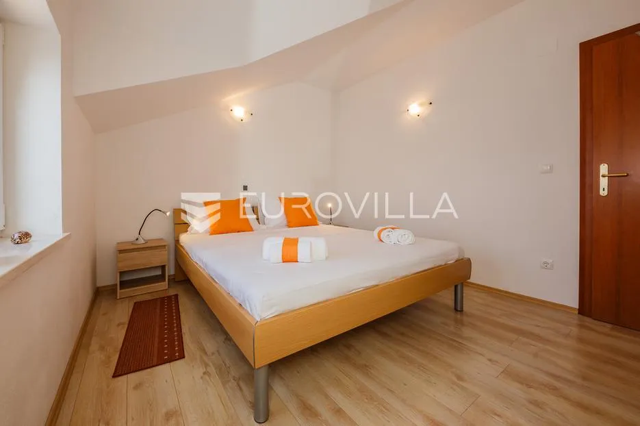 brač, splitska, vila s bazenom prvi red uz more, 180 m² - slika 15