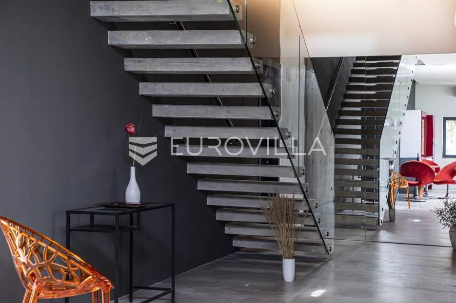 istra, okolica pule, novogradnja vrhunska villa s bazenom 460 m do mora - slika 21