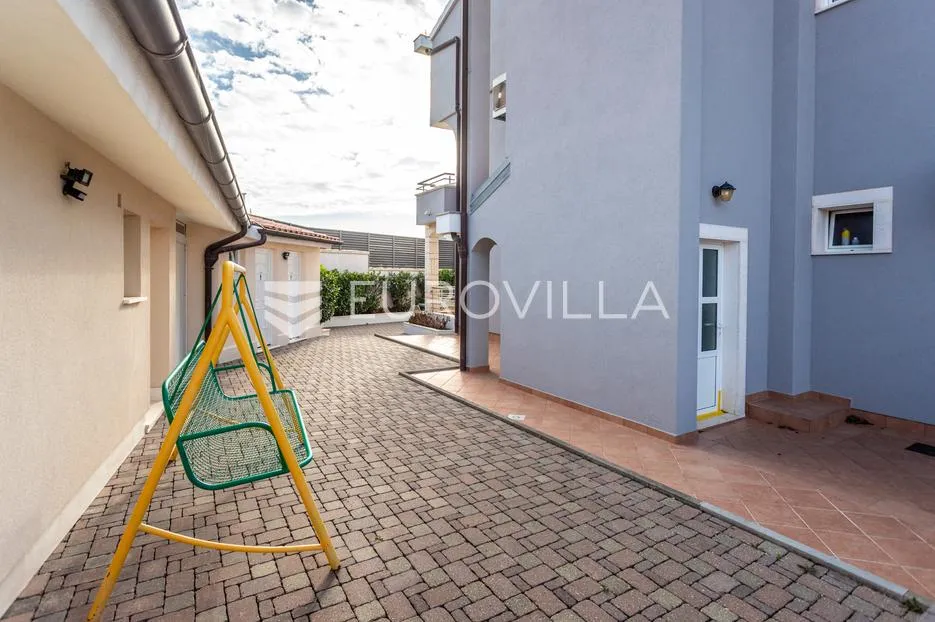 primošten, prekrasna villa sa velikim bazenom - slika 30