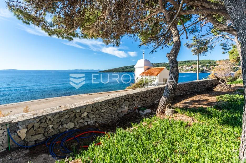 brač, sumartin, prekrasna kuća, prvi red do mora površine 95m2, na zemljištu površine 1388 m2 - slika 13
