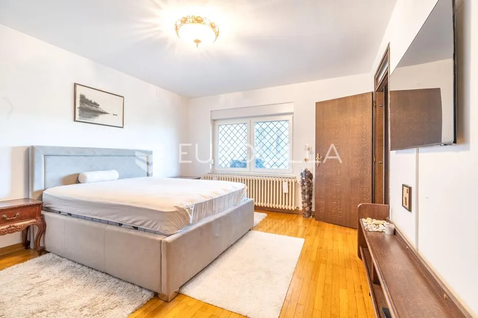 zagreb, remetska cesta, prekrasna vila za najam s vrtom - slika 14
