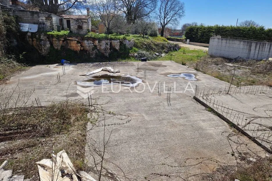 Istra, Smoljanci, građevinsko zemljište 970 m² s dozvolom za gradnju - Smoljanci, Svetvinčenat