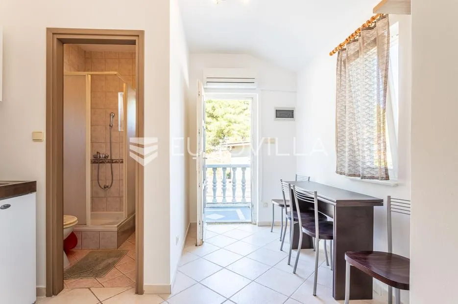 brač, milna, samostojeća kuća s četiri apartmana - slika 8