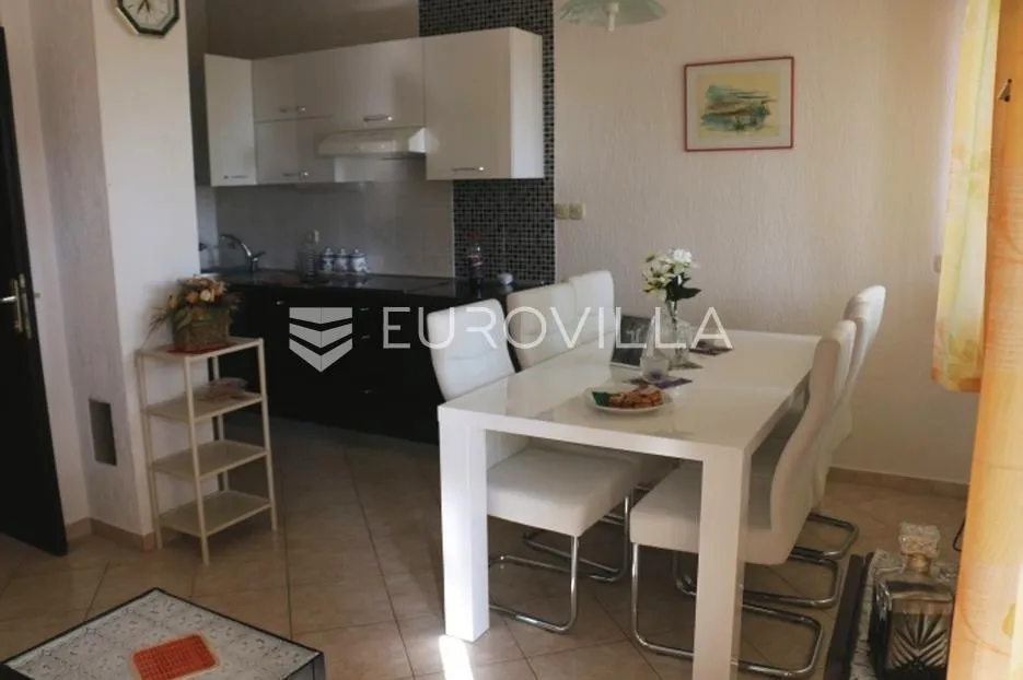 krk, omišalj, kuća sa pet apartmana, 200 m od mora - slika 13